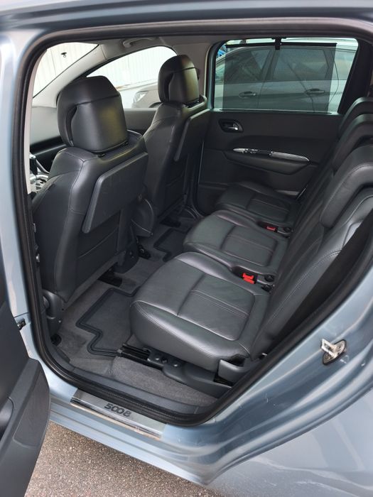 Продам Пежо 5008  2011г. после ДТП.