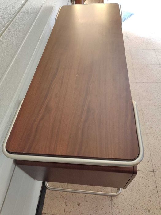 Secretária em ótimo estado