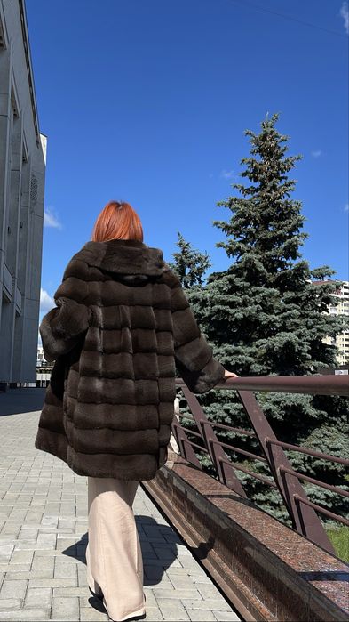 Шуба норкова з капюшоном плюшева крій балончик 85 см р.46-48-50