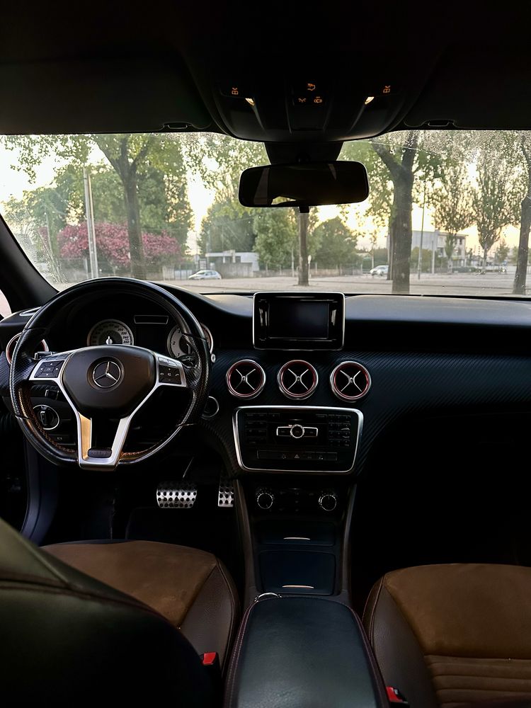 Mercedes-Benz A200 7G-DCT AMG Sport