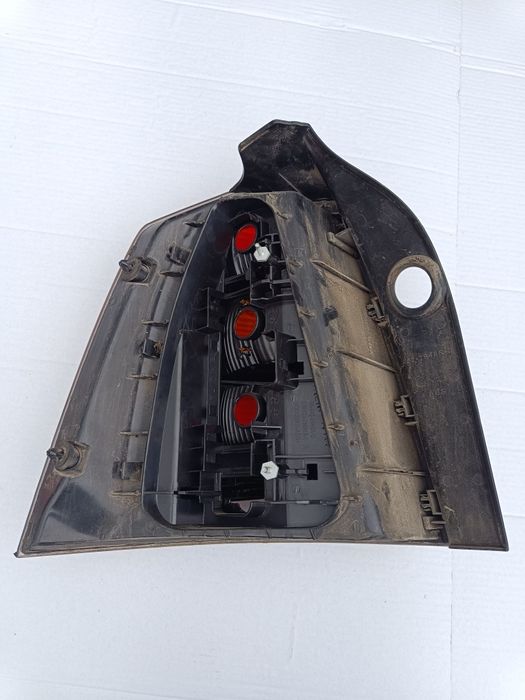 Lampa prawa tylna Opel Zafira B