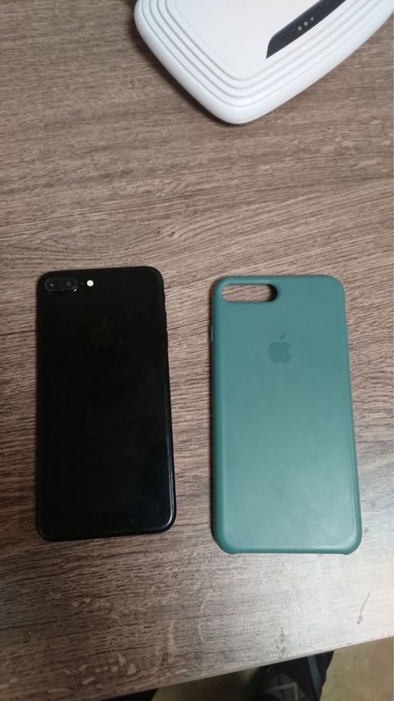 Продам iPhone 7+