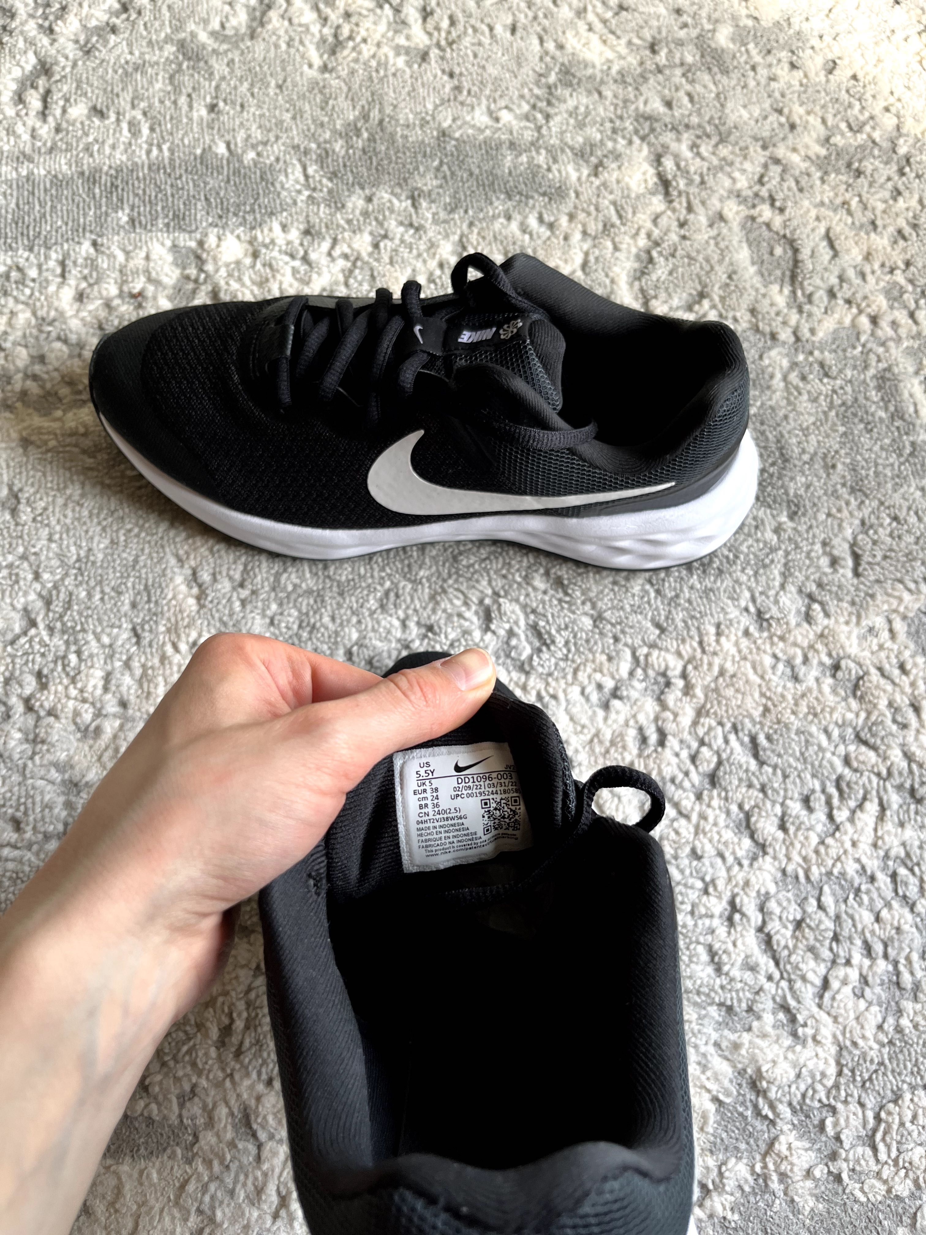 НОВІ Оригінальні кросівки Nike revolution 6 nn gs black Устілка 24 см