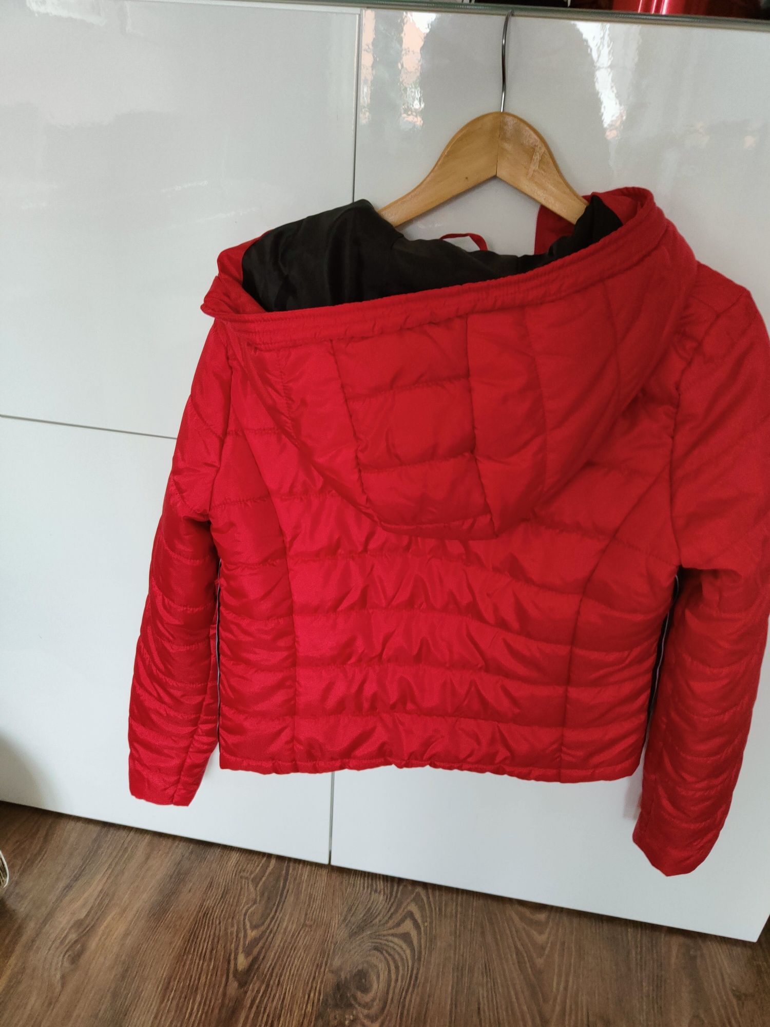 Dziewczęca pikowana kurtka Vero Moda czerwona rozm 164-168 cm