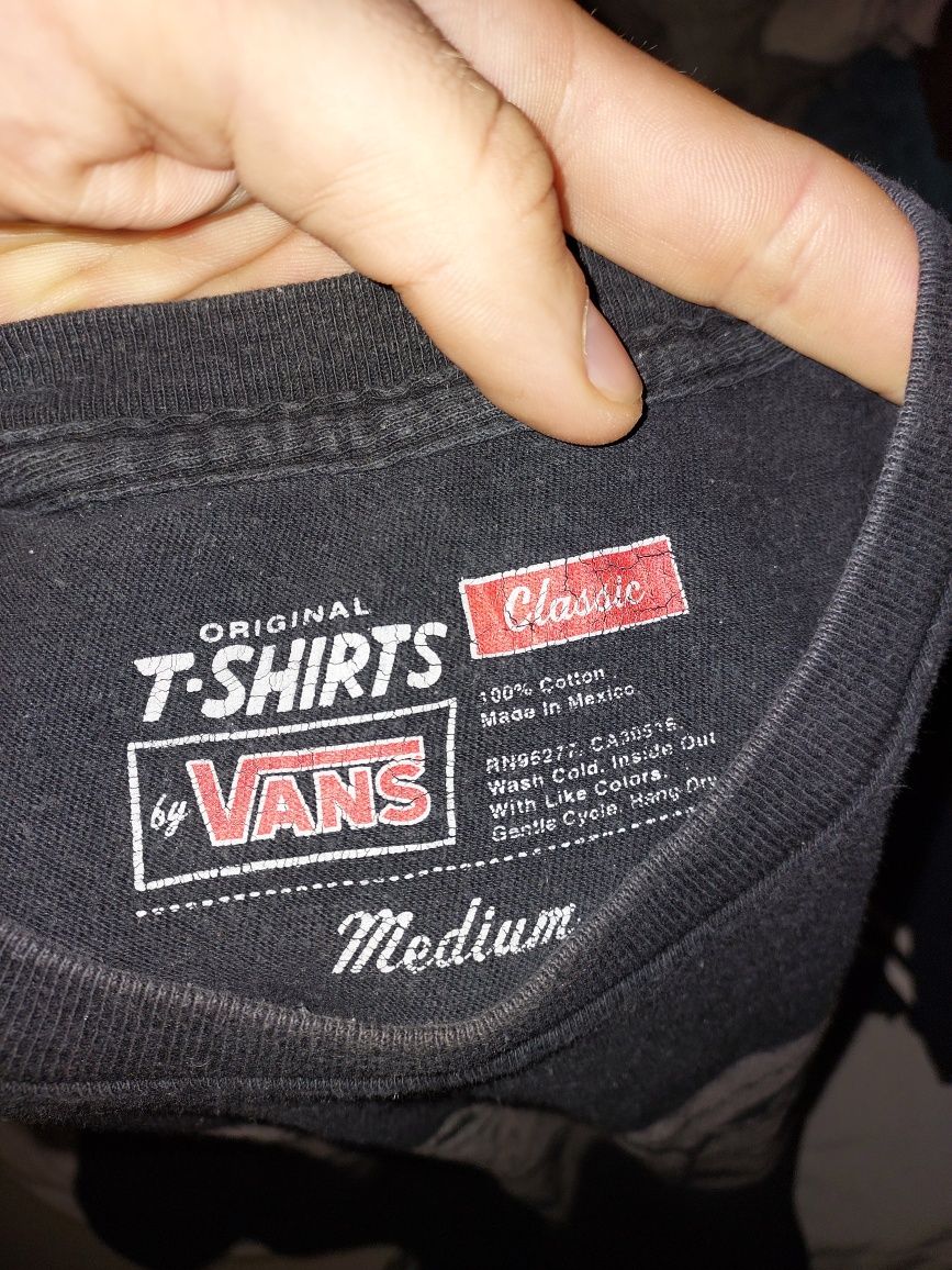 продам T-SHIRTS by Vans размер medium