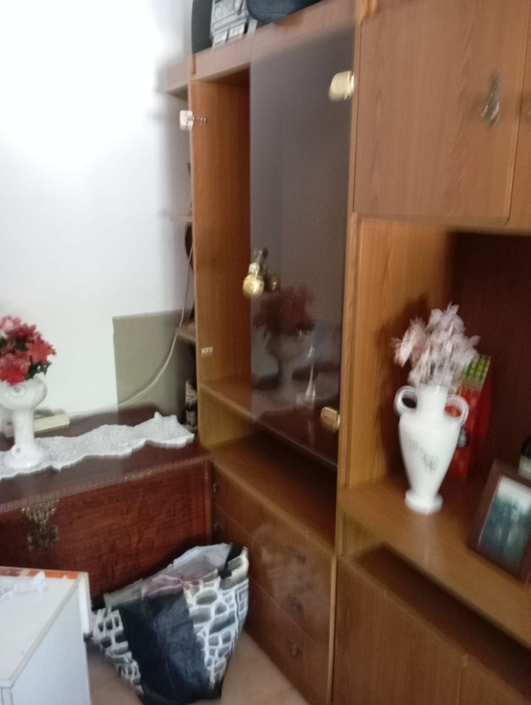 Aluga-se quarto com sala privada