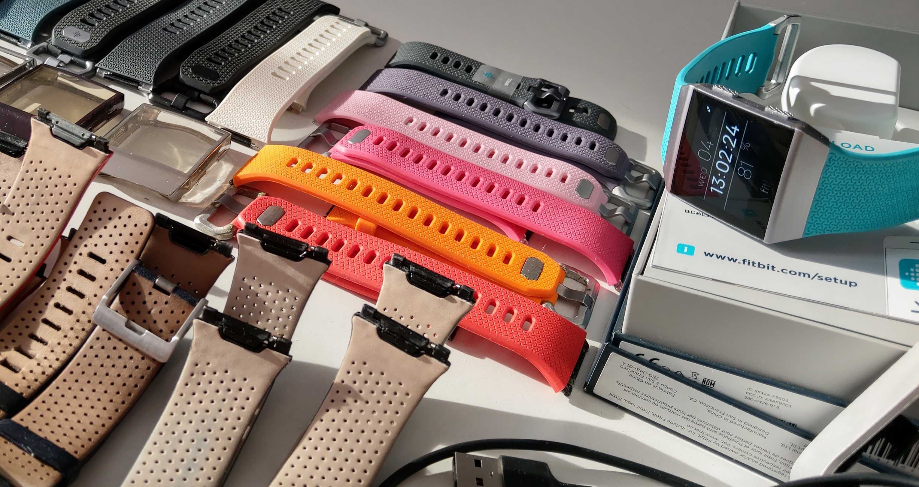 Dwa zegareki Fitbit Ionic +komplet akcesoriów