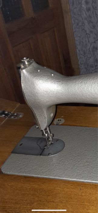 Машина швейна б/в