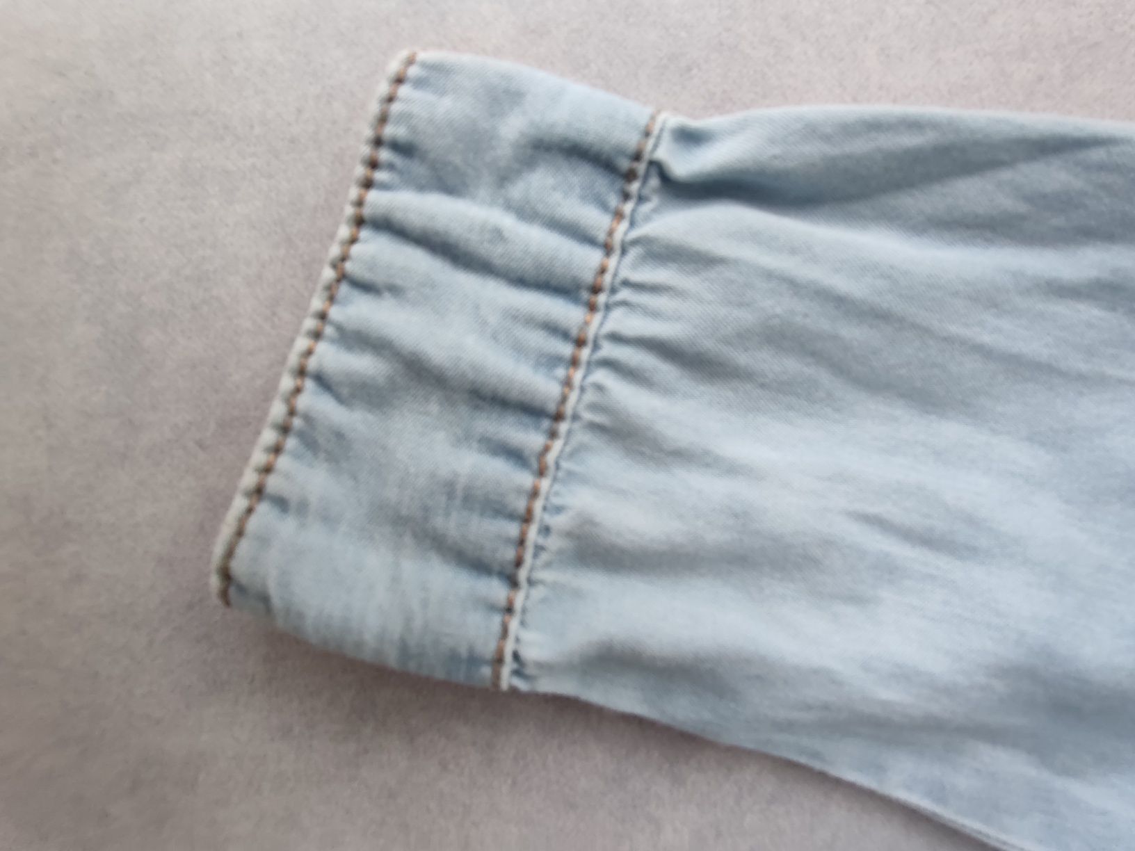 Jeansowa jasnoniebieska rozpinana koszula z długim rękawem 128 Zara