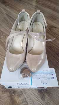 Buty eleganckie na obcasie