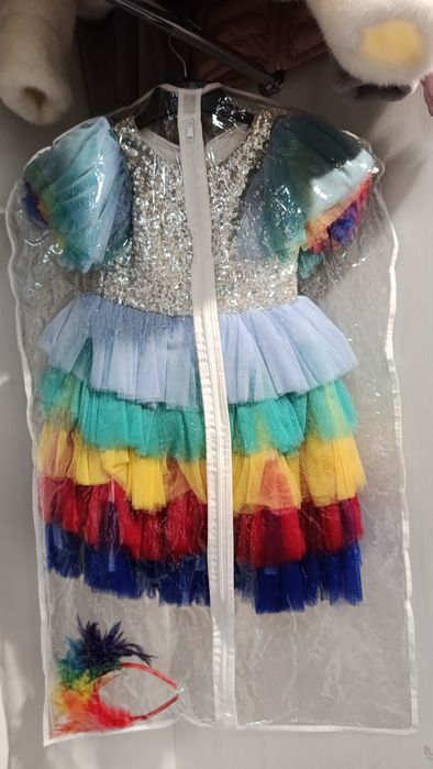 Продаж карнавальних костюмів та дитячих суконь
