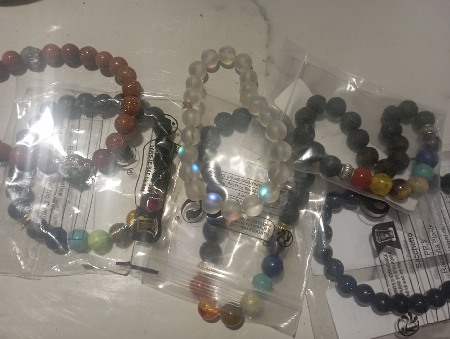 Várias Pulseiras: vulcânicas de lava e pedras naturais, etc veja fotos