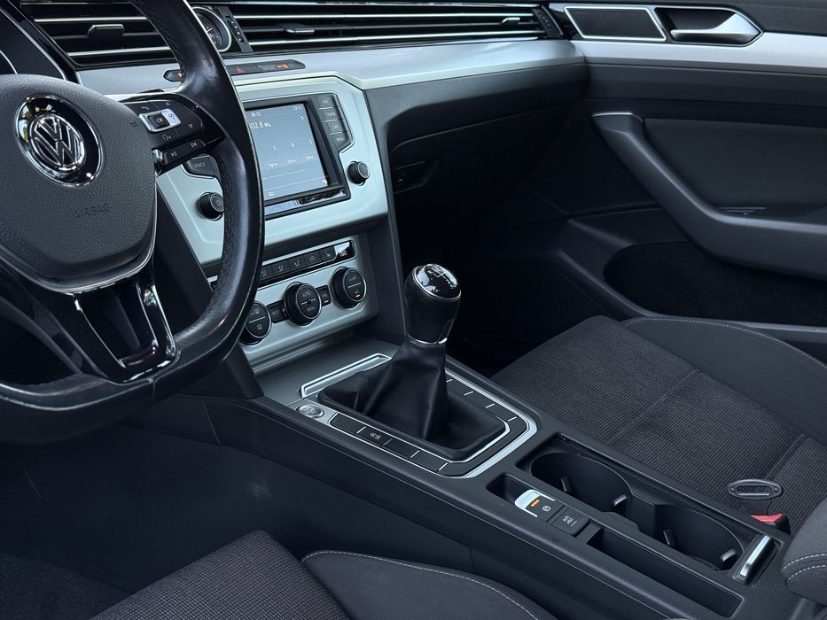 Volksawagen Passat 2015 год, 1.6 дизель, механика