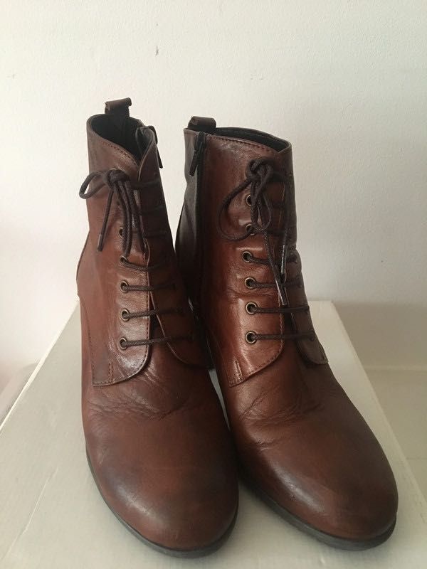 Botins em Castanho