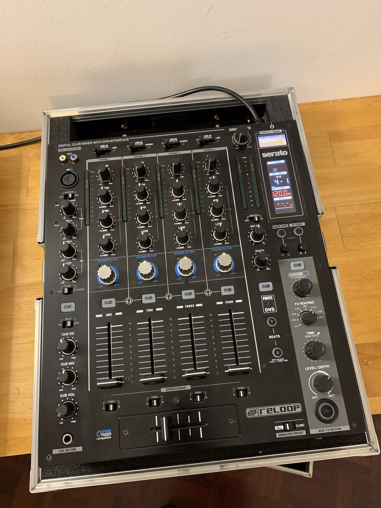 Mesa DJ Reloop RMX 90