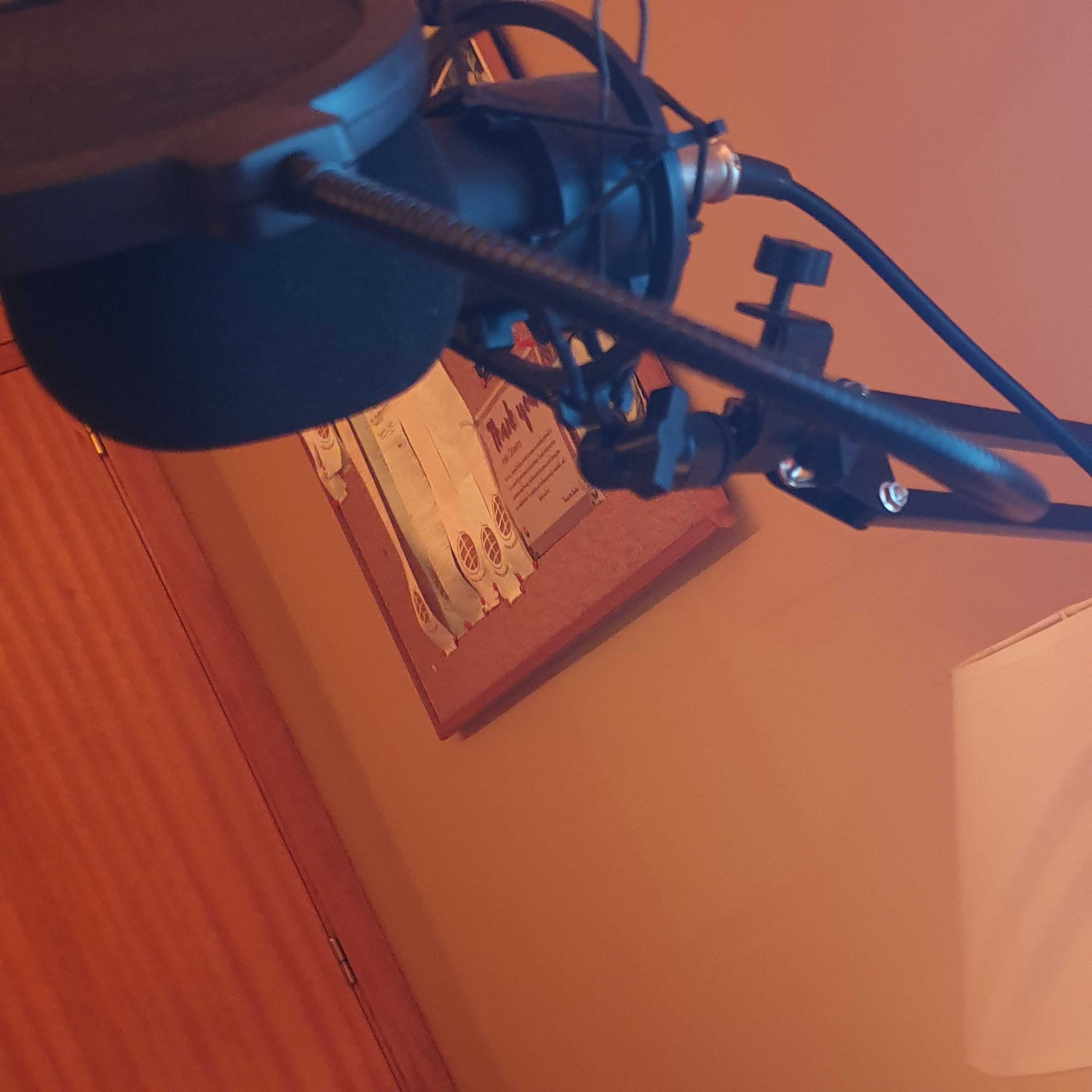 Microfone desktop com "pop-filter" - vendo urgente 30€