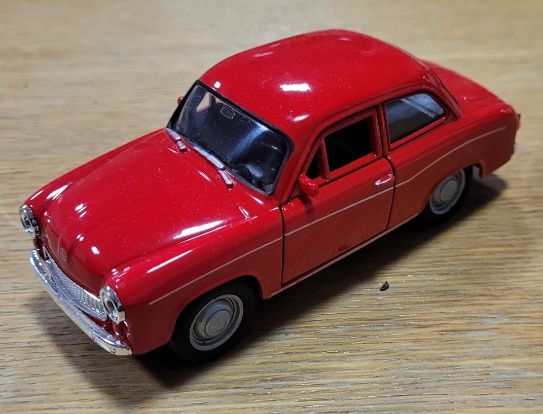 Model Syrena 105 około 12cm