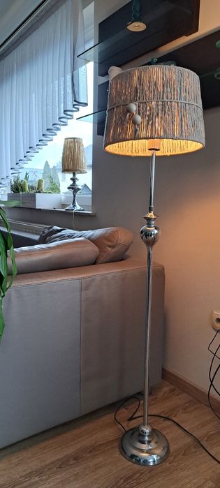 Lampa stojąca podłogowa