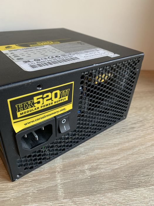 Блок живлення Corsair HX520W
