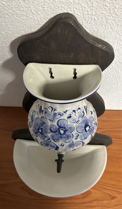 Pia de agua em louça