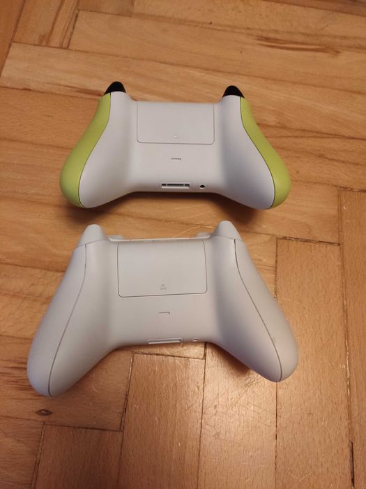 Dwa pady Xbox Series – stan bardzo dobry!