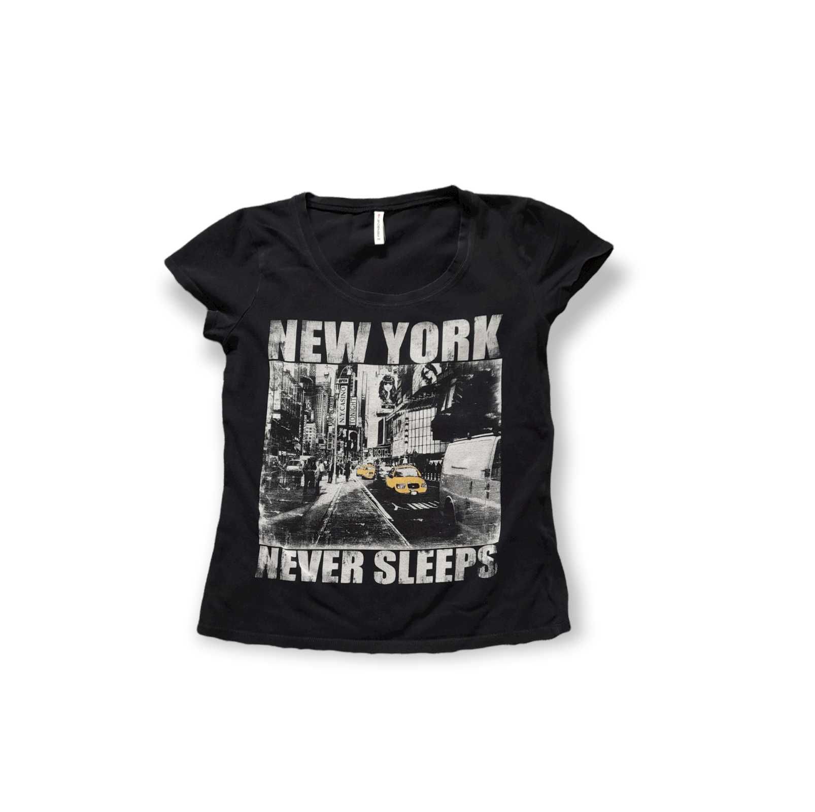 Czarna koszulka z nadrukiem New York. Rozmiar M. fish3one