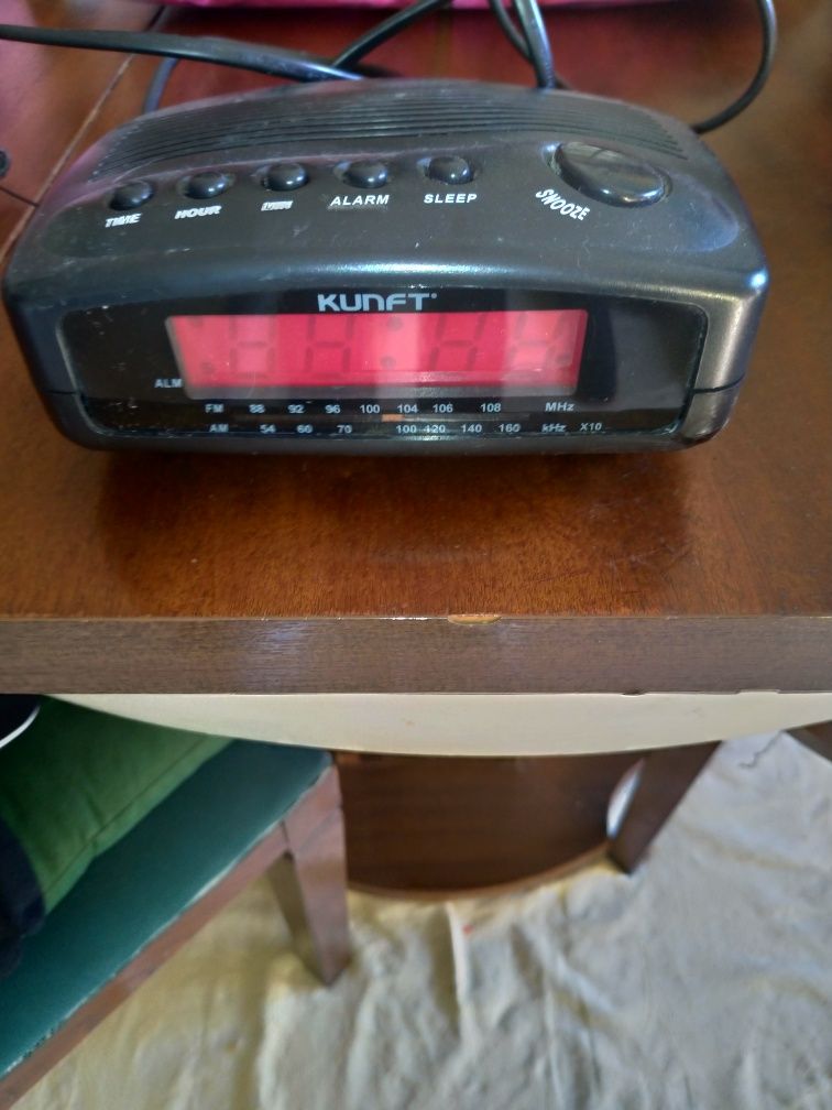 Rádio Despertador Kunft RT-800