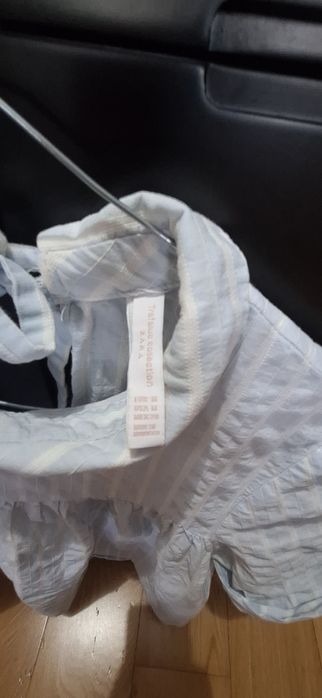 Blusa branca e azul da Zara