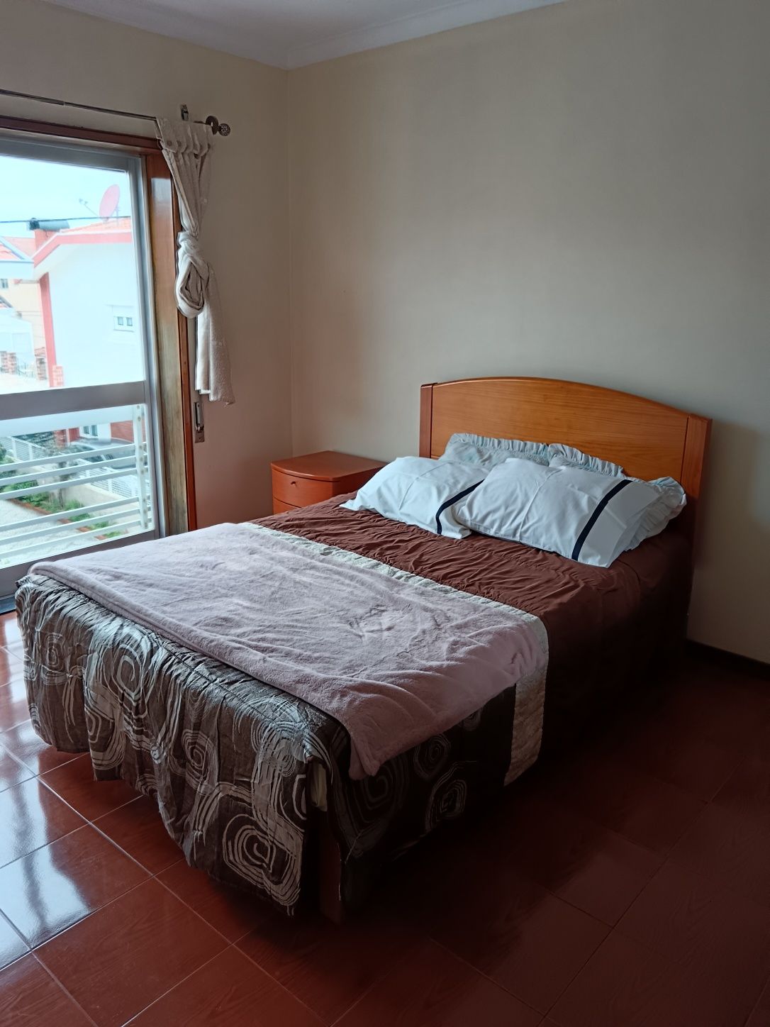 Quarto para arrendamento mensal