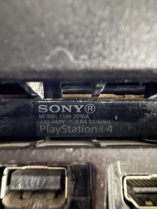 Konsola PS4 CUH-2016A gry i 3 pady