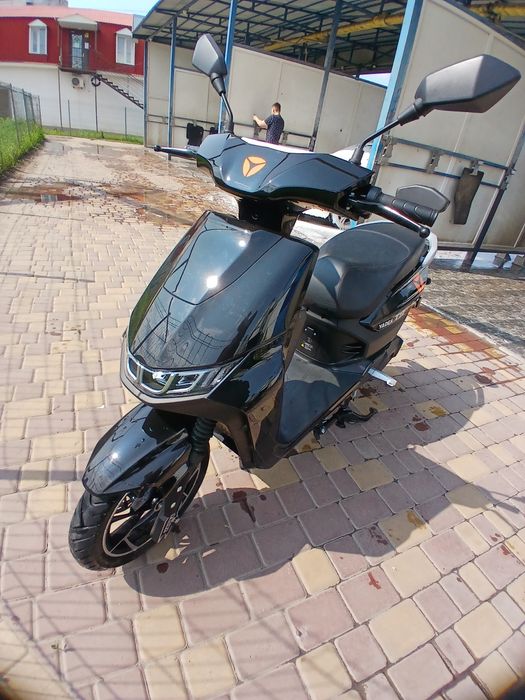 Продам електроскутер Yadea T9 в дуже гарному стані, він новий 2024р