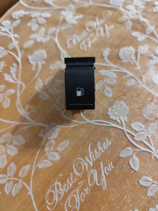 Кнопка бензобака гольф 5,6.