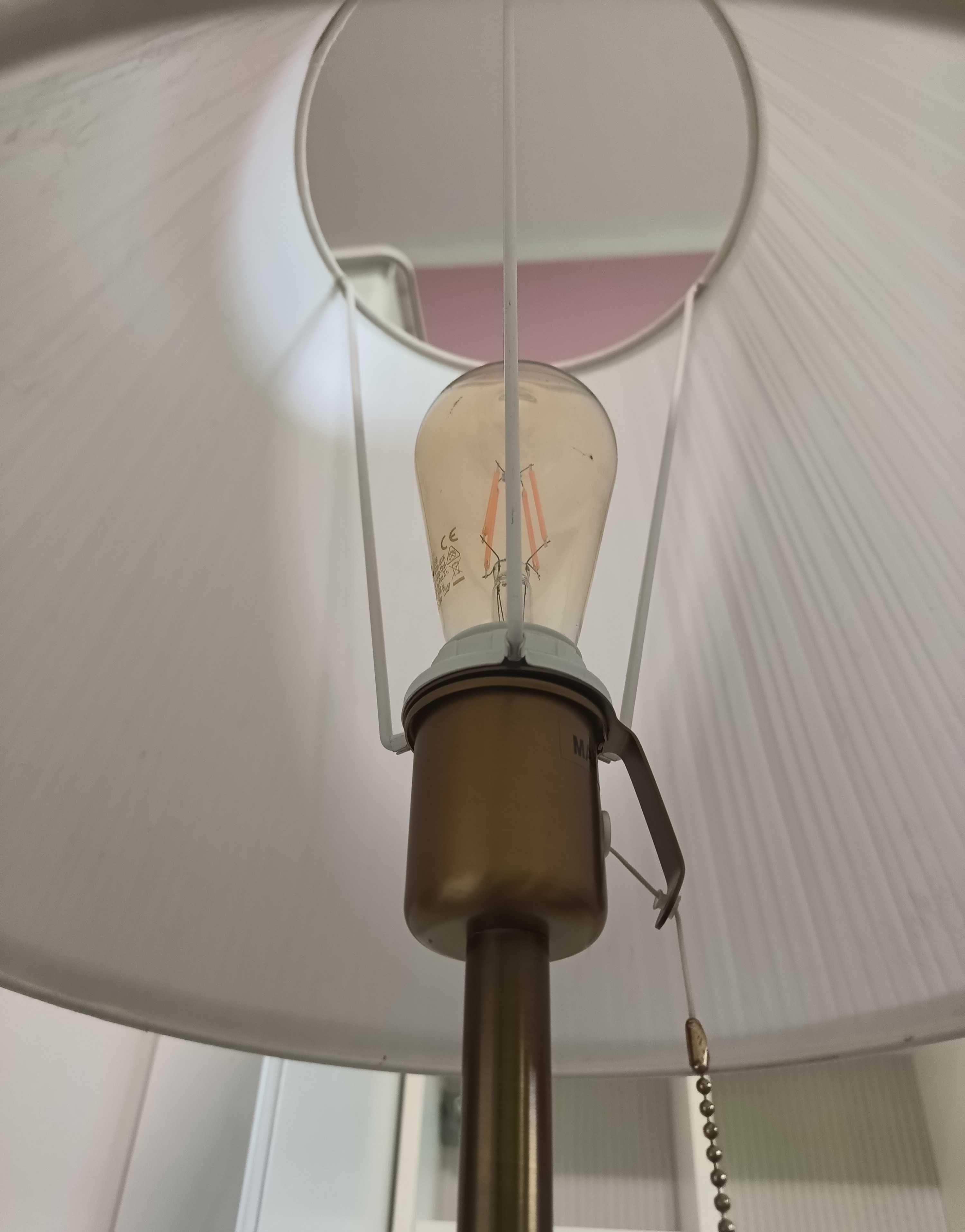 Lampka do sypialni