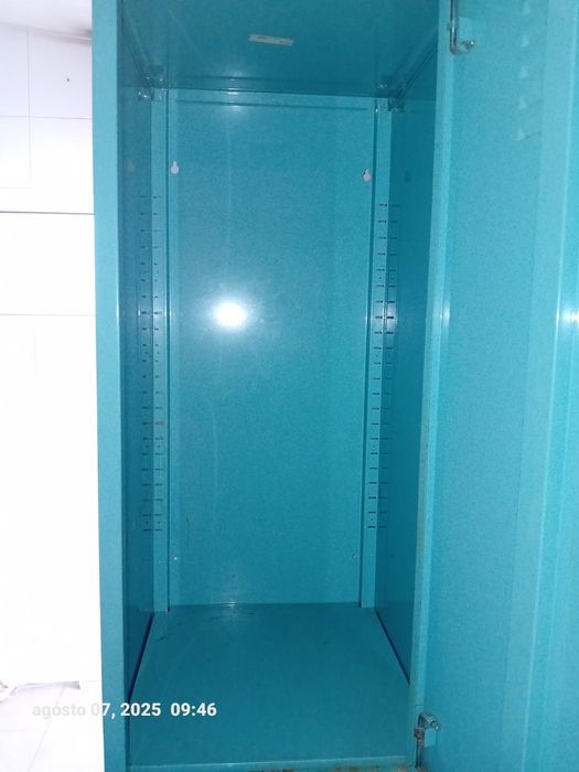 A 52 Cacifo. roupeiro metálico  1 porta metalico