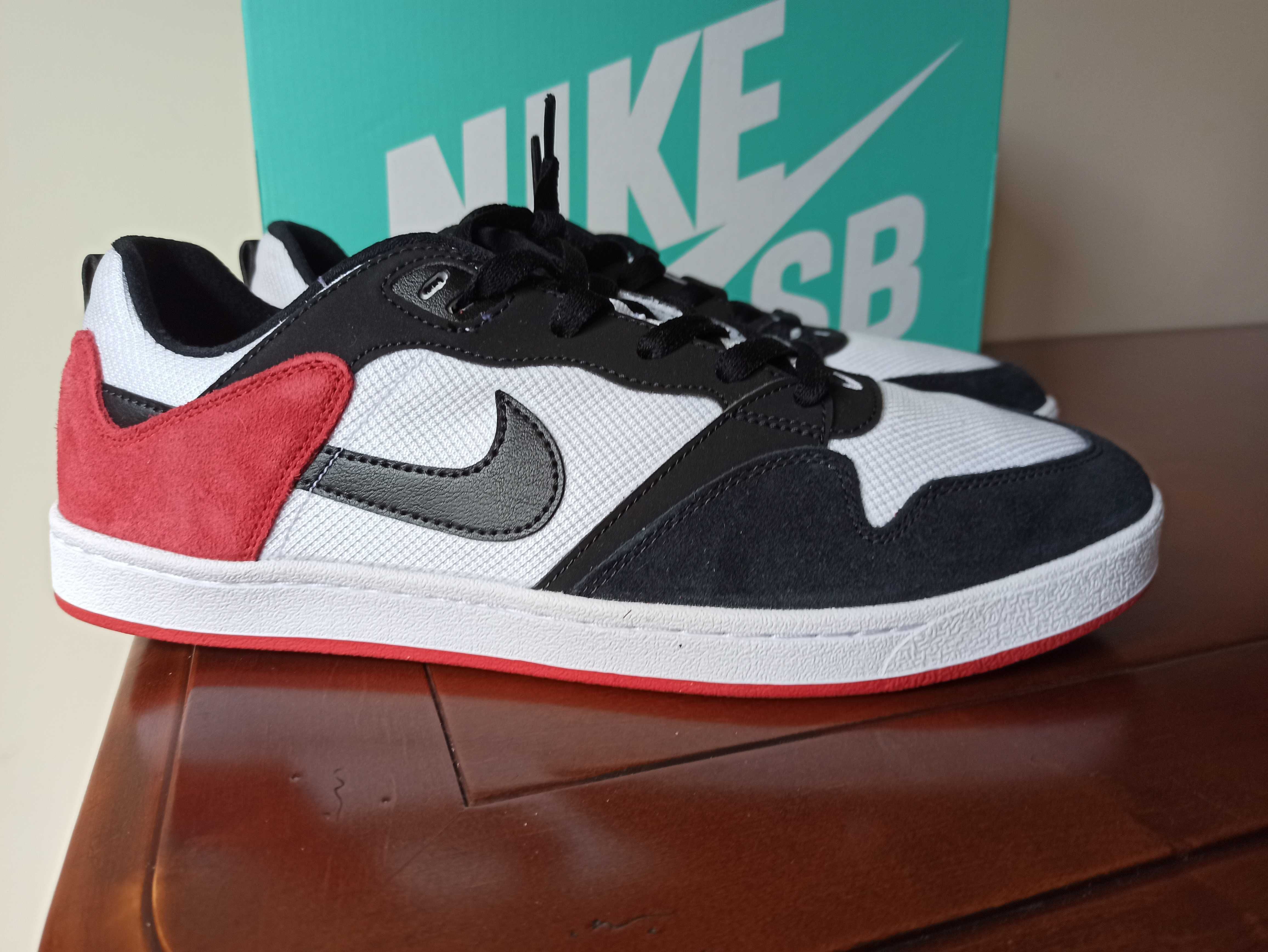 (r. Eur 45,5- 29,5 cm) Nike SB Alleyoop Black Toe CJ0882,-102