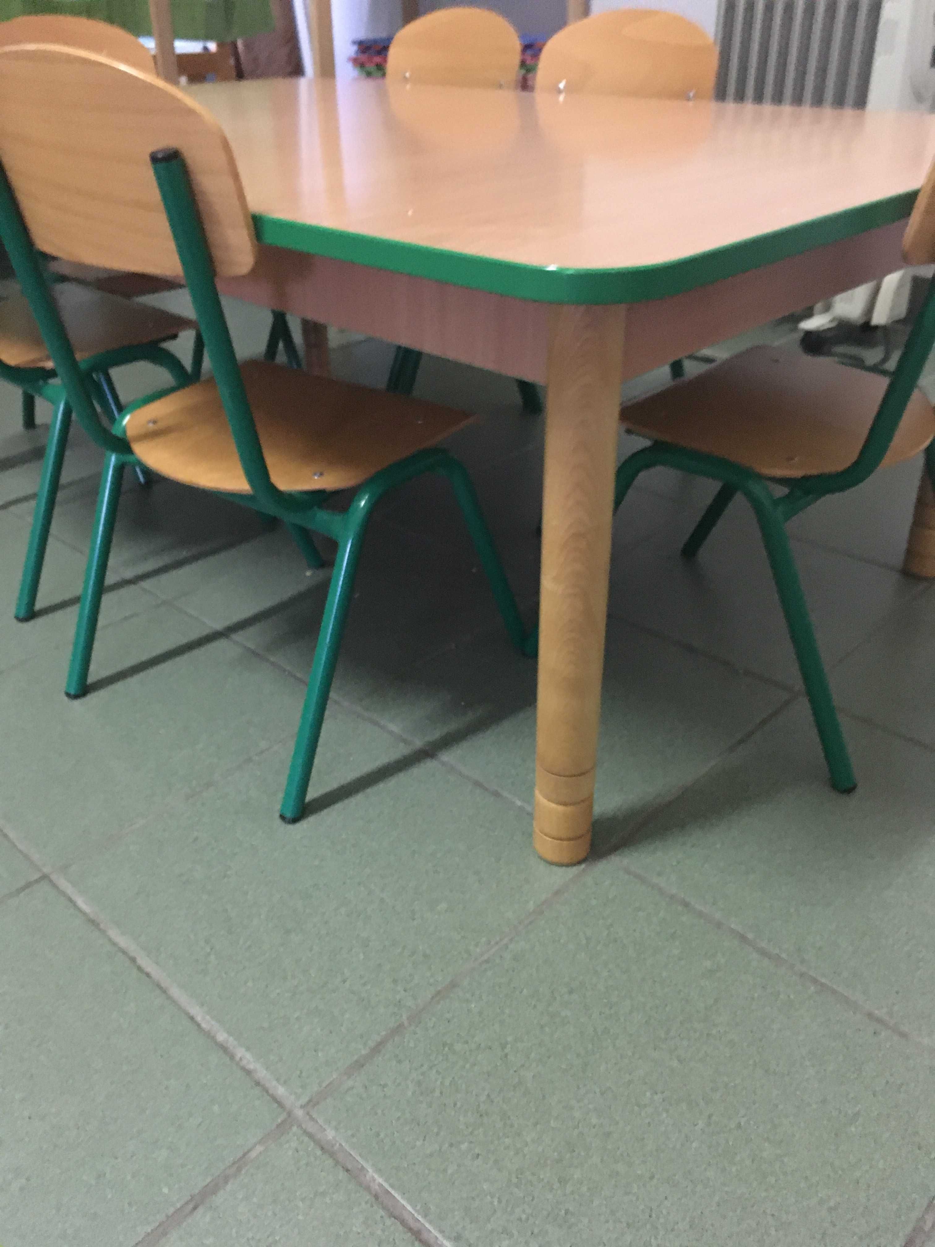 Drewniany stół dla dzieci. Regulacja wysokości.