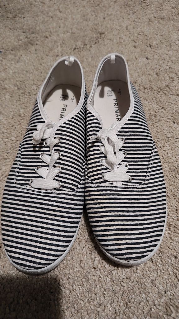 Tenisówki / trampki Primark w paski bialo-granatowe