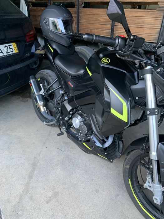 KEEWAY RKF 125 + 2 capacetes, luvas, cascaco