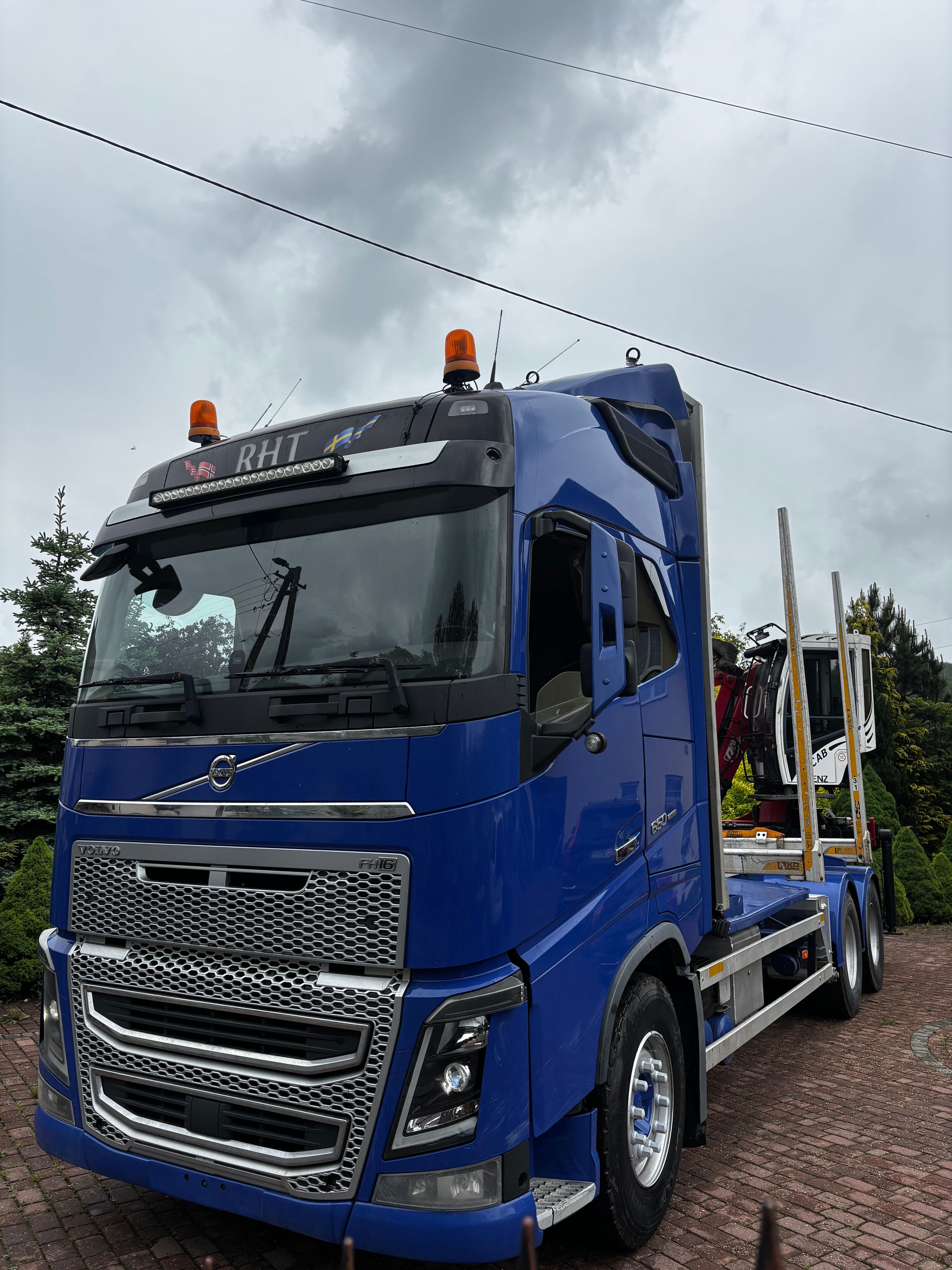 Volvo fh16 do drewna, lasu