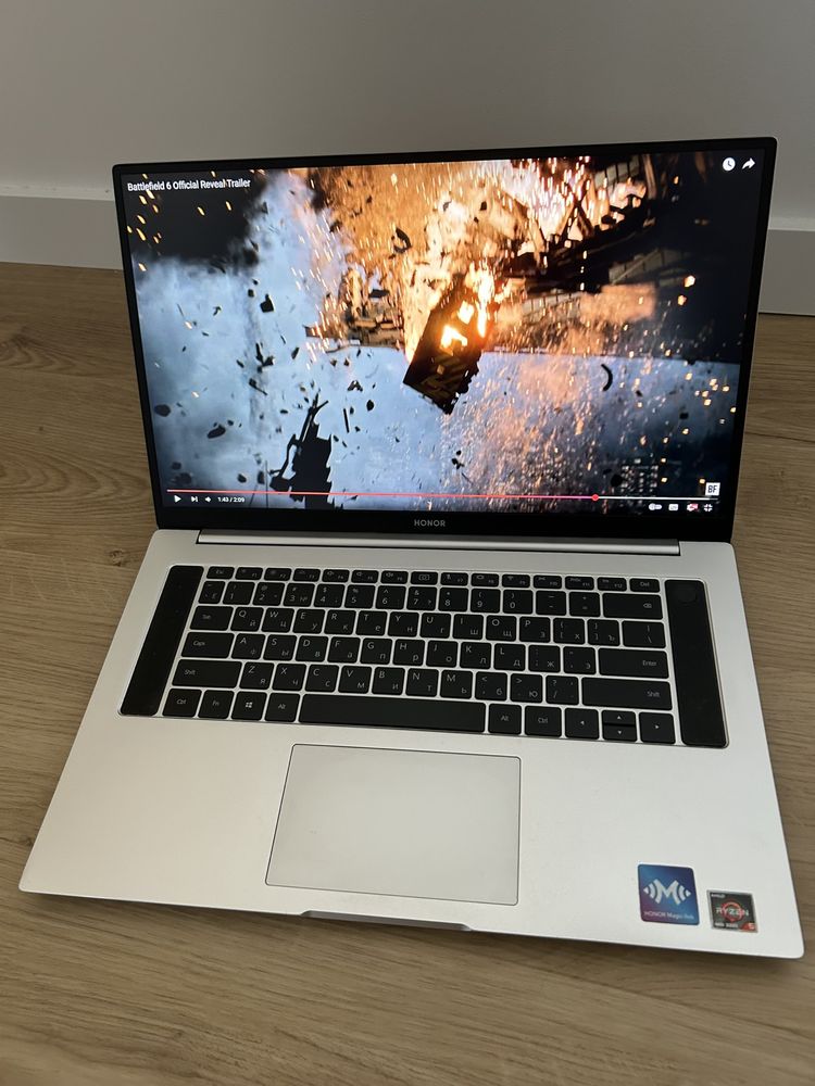 Portatil MagicBook Honor 15.6 16 GB RAM,512GB, AMD R5 4600H