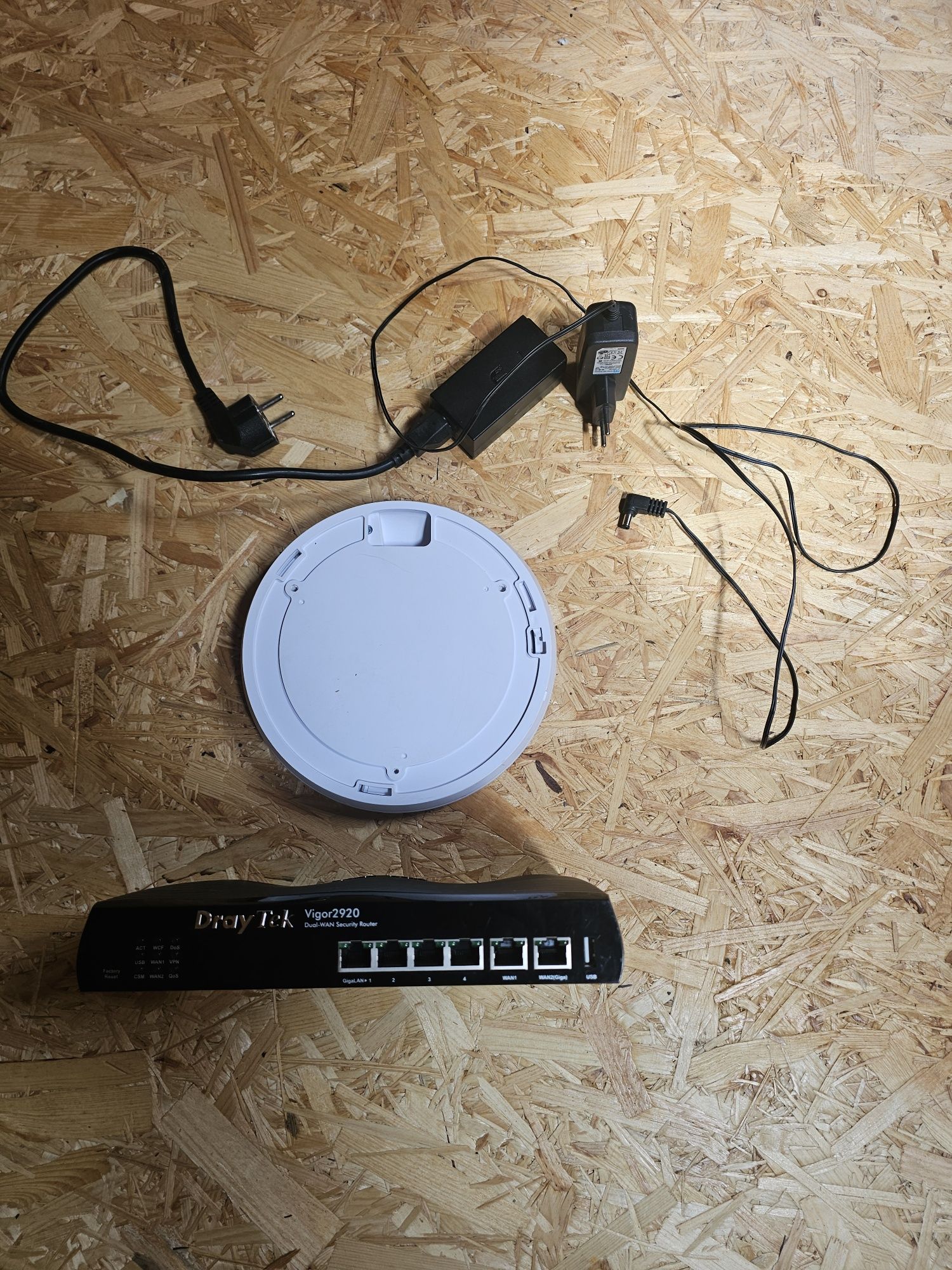 Router DrayTek Vigor 2920  + AP Ubiquiti Unifi WiFi 6 Lite - Zestaw