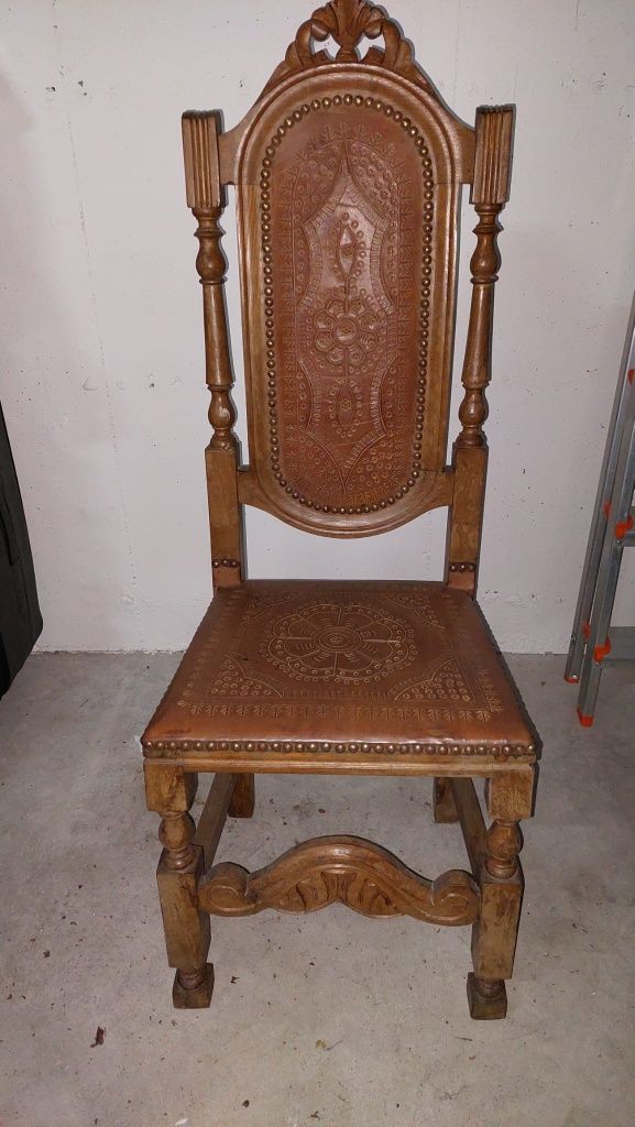Cadeira de madeira maciça