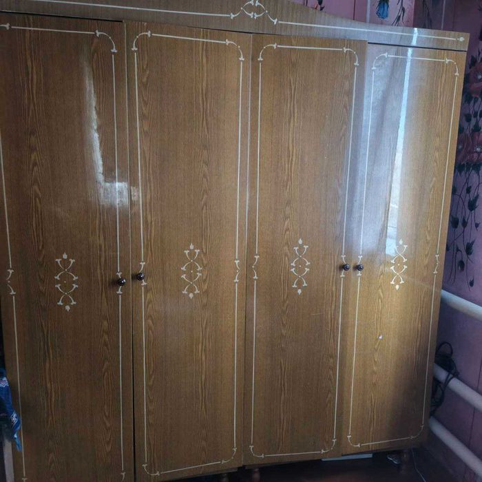 шафа в спальну кімнату