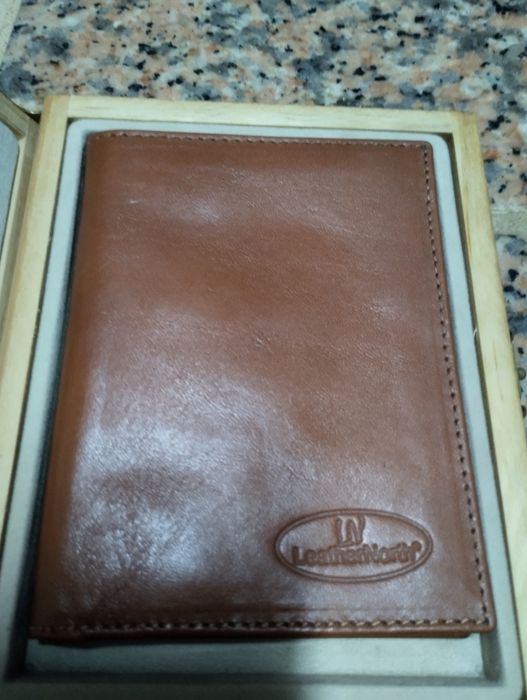 Conjunto carteiras LeathenNorth edição limitada vintage com estojo.