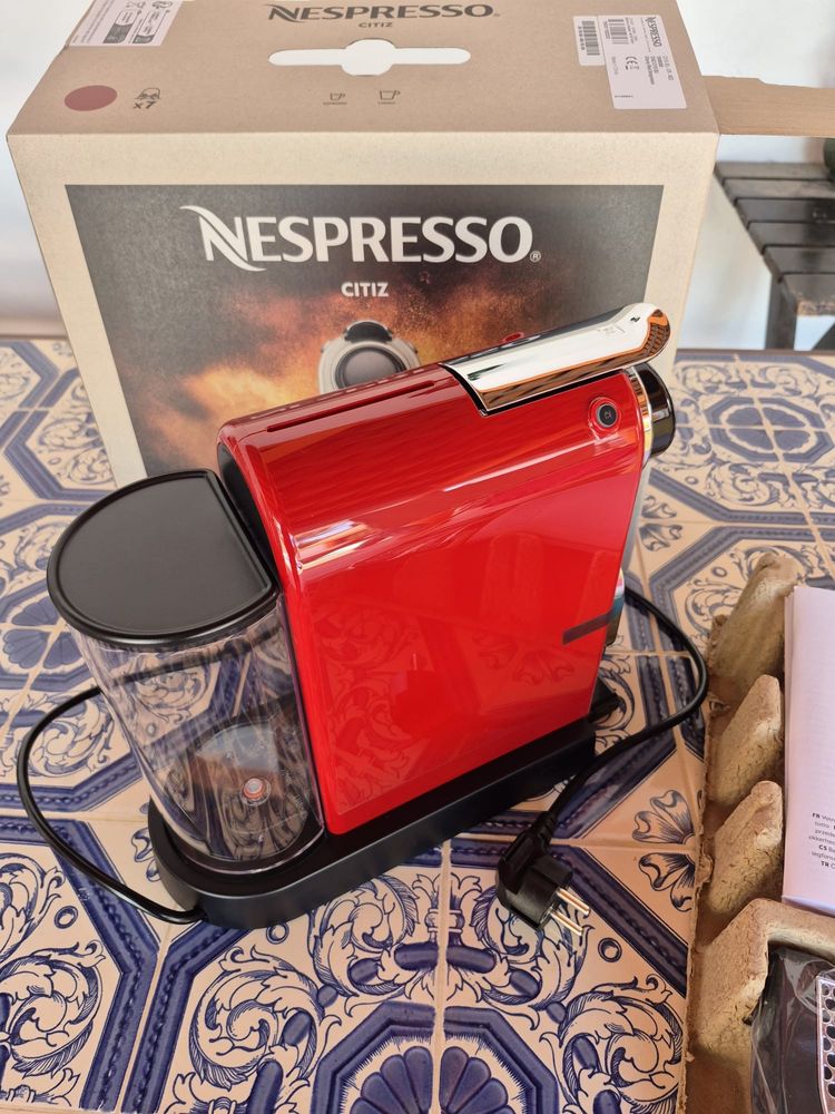 Maquina de café Nespresso Citiz. Vermelha.