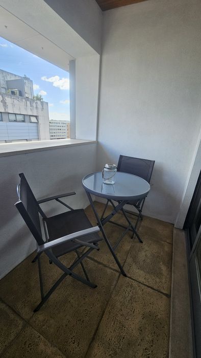 Mobiliário (mesa e cadeiras) de exterior