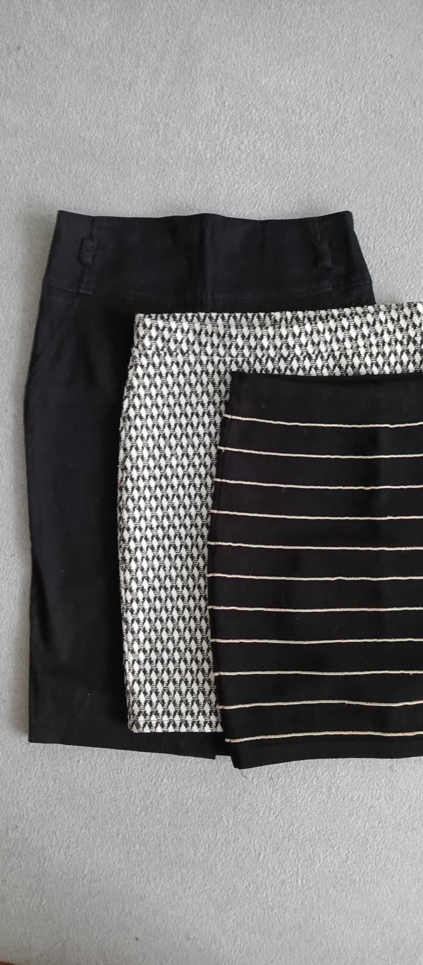 Spódnica mała czarna wysoki stan Tally Waijl Sinsay Cameneu 34  XS 3sz