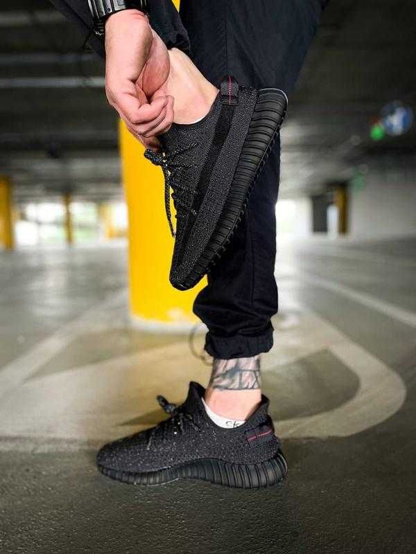 Кросівки весняні для чоловіків. Adidas Yeezy Boost 350 V2 Black Static