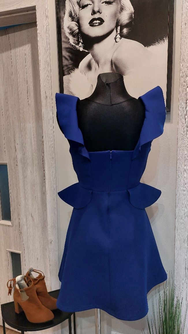 Chabrowa elegancka sukienka River Island