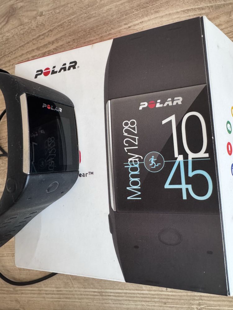 Продам смарт-годинник Polar M600